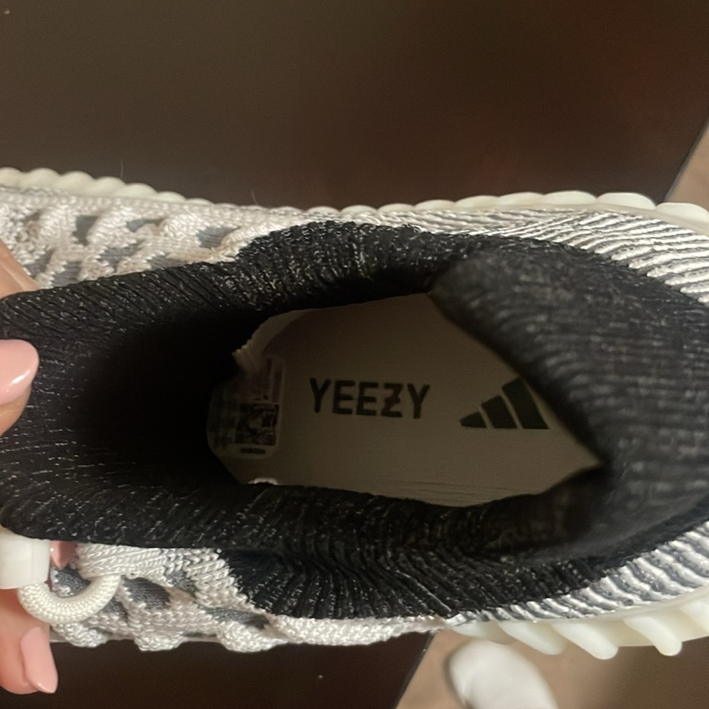 Yeezy - Picture 6 of 6